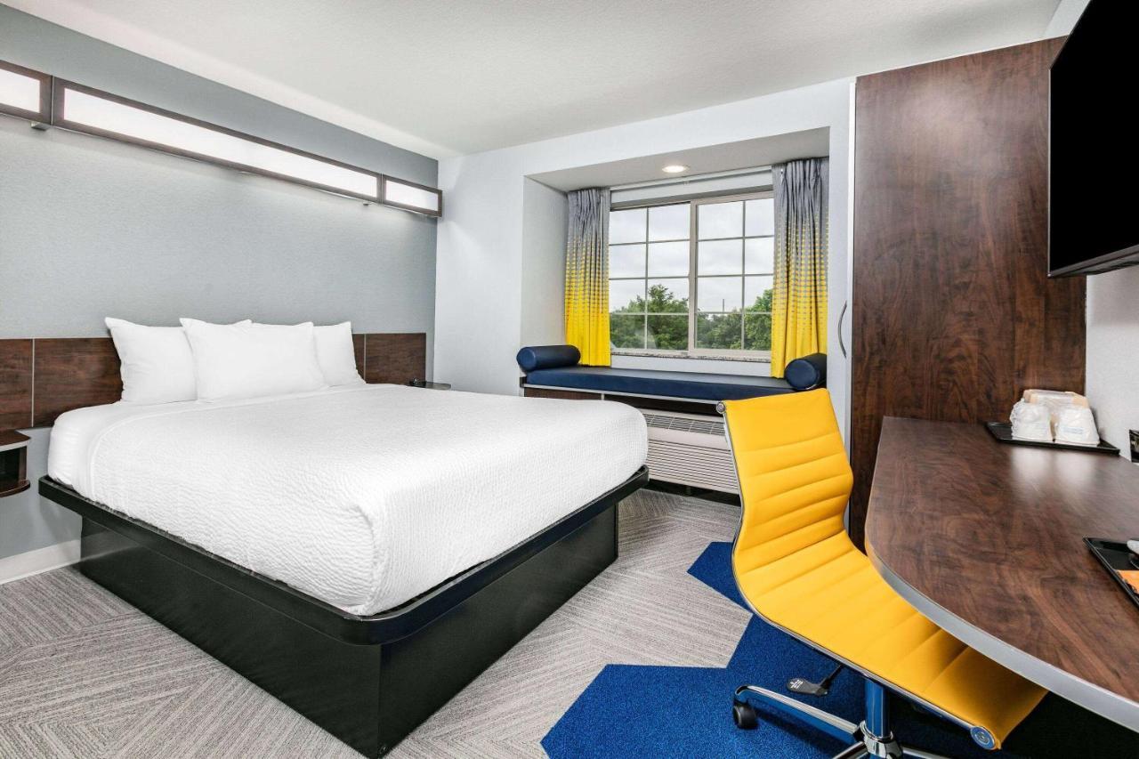 Microtel Inn & Suites By Wyndham Austin Airport מראה חיצוני תמונה